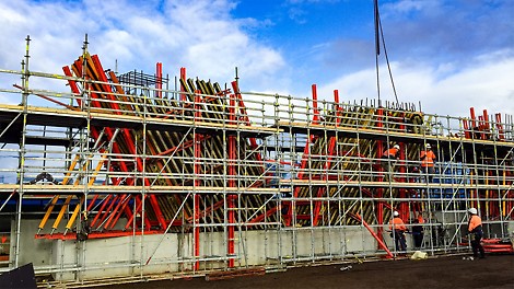 With the help of PERI Formwork and scaffolding solution, the 5-metre high V-shaped piers with 60 degree inclination could be accurately and cost-effectively constructed.