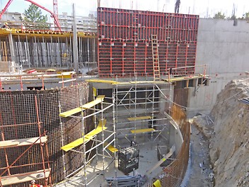 Kombinacija PERI sistema zidne, kružne i stropne oplate kao dosljedno rješenje za zidove i stropove etaža.