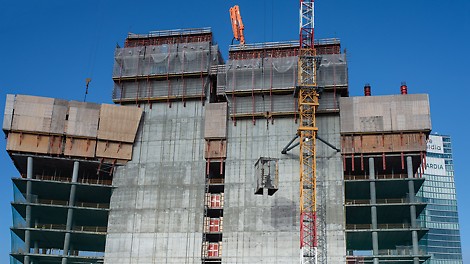 GIOIA 22, Milan, Italy The RCS P Climbing Protection Panel Systems protected the workers against the effects of weather such as wind, but also served as anti-fall protection at great heights. (Photo: Alberto Brevi)