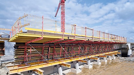 Expressway S3 Legnica – Lubawka, Poland The flexible VARIOKIT Formwork Units could be individually adapted to suit the supporting construction and bridge geometry.