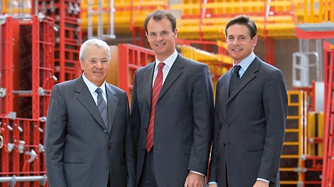 &lt;p&gt;Unternehmensgr&amp;uuml;nder Artur Schw&amp;ouml;rer (verstorben 2009) &amp;uuml;bergibt 2007 die F&amp;uuml;hrung des Unternehmens an seine beiden S&amp;ouml;hne&amp;nbsp;Alexander und Christian.&lt;/p&gt;<br/>