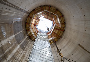 We provided temporary works systems for a 49m-deep shaft along with a connection tunnel that will collect spillage and transfer it to the main underground tunnel.