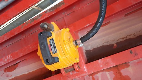 Встроенная система распределения и подачи сжатого воздуха позволяла использовать пневматические вибраторы