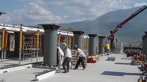 Il primo giorno è stato impiegato nella messa in opera della cassaforma