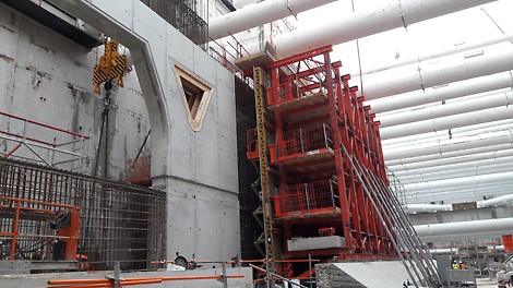 Vue du portique coffrant en réalisation des voiles - 1
