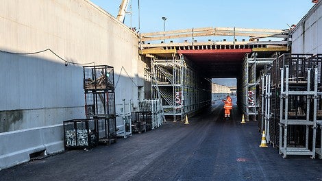 Prefab dekelementen met RCS (UU 200) profielen.