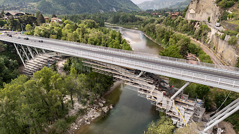 Panoramica del Ponte Leonardo con il ponteggio PERI UP montato 