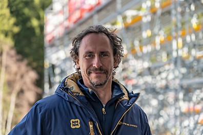 „Naše sportovní akce by se bez spolupráce s PERI už neobešly. Flexibilita konstrukčních řešení nám každoročně pomáhá doplnit vybavení areálu, nebo rozšířit užitný prostor a infrastrukturu. Uvědomujeme si, že nejsme jednoduchým zákazníkem. Často přicházíme na <br/>poslední chvíli s mnohdy nestandardními požadavky, ale vždy je nám vyhověno. Myslím, že zde obchodní vztah dávno přerostl v přátelství a zapálení pro společnou věc. Děkujeme.“