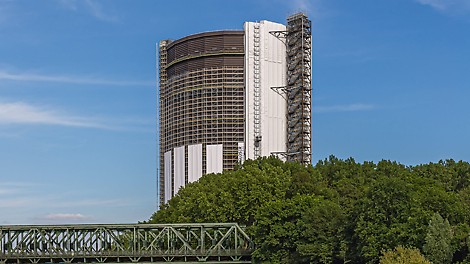 Der Gasometer ist das Wahrzeichen von Oberhausen und ist mit 118 m Höhe die höchste Ausstellungs- und Veranstaltungshalle Europas.