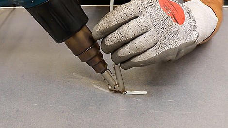 Die Außenseiten können dank der schweißbaren Nutzschicht schnell und unkompliziert repariert werden – ohne Mehrkosten direkt auf der Baustelle.