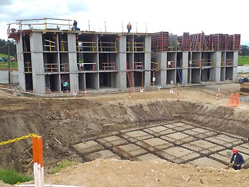 El sistema de encofrado LIWA ara encofrado de muros en conjunto con MULTIFLEX para encofrado de losas, dan forma a grandes proyectos de vivienda.