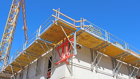 As Oy Helsingin Atlas Ahdas tontti on tuonut ulkoseinien rakentamiseen haasteita ja sen takia sekä Atlaksessa että Hyperionissa päädyttiin käyttämään FB 180 -niveltyötasoja turvaamaan ulkoseinien paikallavalurakenteiden toteuttaminen.