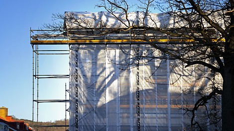 Väderskyddstaket kan användas upp till 45 m spännvidd och ger ett effektivt skydd mot regn, kyla och starkt solsken