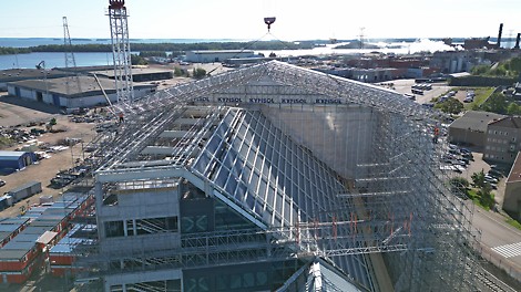 Uusi kampusrakennus valmistui PERI UP LGS 150 -sääsuojan alla.