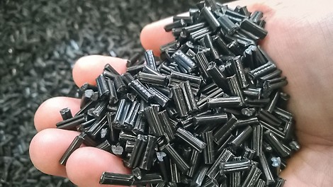 Materiałem wyjściowym są włókna pokryte polimerem.