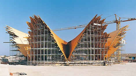 Restaurante Florante Submarino, Valencia, España - Con 77 Tn de material PERI UP Rosett, se pudo perfilar perfectamente la estructura del edificio como una cimbra tridimensional.
