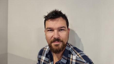 Renier MulderProjektingenieur im Middle East and Africa Engineering Competence Center „Ich schaue mir gerne schwierige Aufgaben an, zoome an Details heran und finde 3D-Lösungen für Probleme. Je komplexer, desto besser.”<br/>