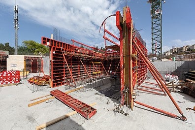 DOMINO panels are extremely light but nevertheless still have a high load-bearing capacity. The aluminium 250 x 100 panel only weighs 59 kg.