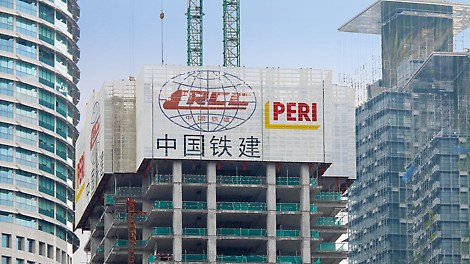 使用RCS可爬升防护屏为顶部施工层提供了全方位的安全保障。满足了施工现场的顶级安全要求。