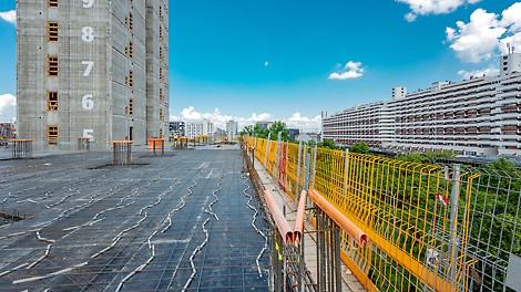 O najwyższy poziom bezpieczeństwa dbają sprawdzone rozwiązania w postaci systemu PERI PROKIT, który zabezpiecza każdą krawędź niezależnie od sposobu mocowania i potrzeb realizacji. 