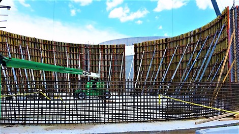 RUNDFLEX was used to form the round walls of the digester tanks and 42' tall stacked MULTIPROP were used to support the slab formwork. 