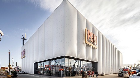 Pabellón de exposiciones desde el exterior Sostenibilidad PERI en bauma 2025