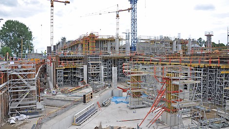 Modulāri sastatņu risinājumu montāžu, demontāžu un tehnisko uzraudzību objektā pastāvīgi nodrošina PERI sastatņu montāžas speciālisti. 