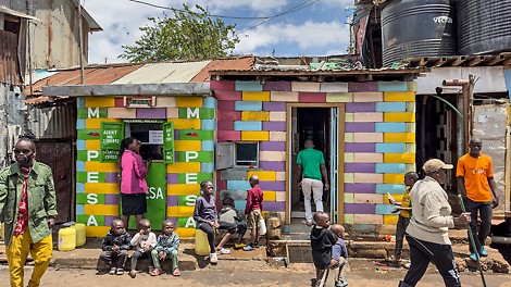 Residential building, school building or a pay station: Painted in bright colours, the TwistBlocks create a colourful picture.