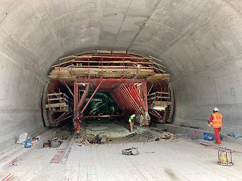 VARIOKIT tunelska oplata za trotračni tunel.