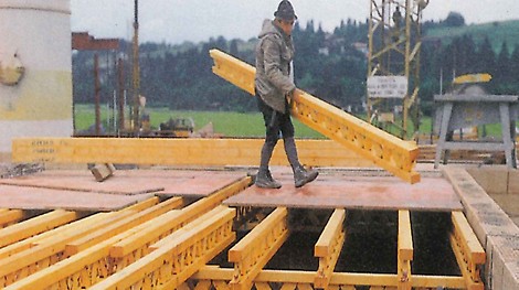 &lt;p&gt;Als Weiterentwicklung des T&amp;nbsp;70&amp;nbsp;V mit 36 cm H&amp;ouml;he sorgt der neue Holzgittertr&amp;auml;ger GT&amp;nbsp;24 bei gleicher Formstabilit&amp;auml;t und mit 12&amp;nbsp;cm geringerer Bauh&amp;ouml;he f&amp;uuml;r mehr Flexibilit&amp;auml;t auf der Baustelle.&lt;/p&gt;<br/>