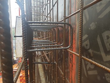 The system is installed inside the formwork&#039;s front face, and the casing lids make for easy removal.