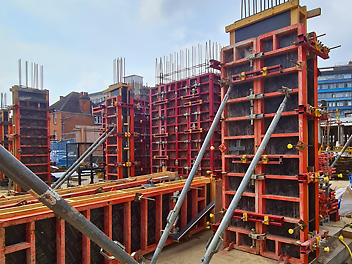 PERI TRIO Panel Formwork can also be used to construct columns - not just walls. A construction site demonstrates this.