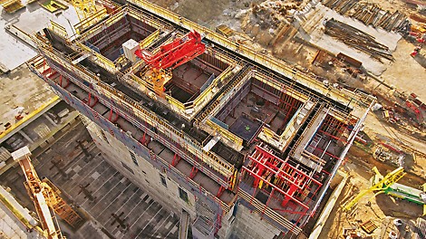 For the core of the 249 m high Torre de Cristal, the combination of the three PERI ACS self-climbing system versions provided an efficient working procedures.