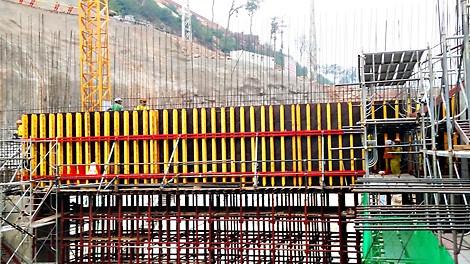 Combination of the VARIO GT 24 wall and CB climbing scaffold for an economical formwork solution supporting height of 29 m and wall-thickness of 2 - 2.5 m 