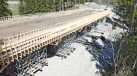 Kokonaispituudeltaan 78-metrinen jännebetonipalkkisilta ylittää Paattistenjoen vanhan uoman. 