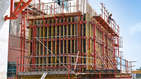 A liftcore for both cargo and passengers lift were seen using the PERI CB 240 Climbing Formwork system.