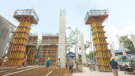 VARIO GT 24 Column Formwork with VARIO GT 24 Girder Wall Formwork at the background.