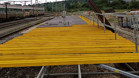 Andamios PERI UP para montaje de andén provisional