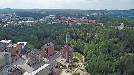 Piippu ulottuu noin 70 metrin korkeuteen, ja korjaukset tapahtuvat 46 ja 62 metrin välisellä korkeudella. 