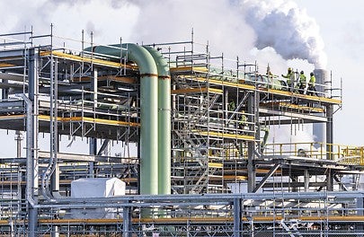 Ligikaudu 1,3 kilomeetrit torustikke muudeti hõlpsasti ligipääsetavaks kuni nelja töötasemega modulaarsete tellingute abil. <br/><br/>(Foto: PERI SE) 