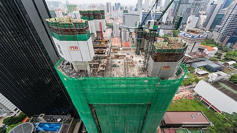 Rail-guided climbing takes place quickly and safely by crane also in windy conditions or, as an option, crane-independently with mobile climbing hydraulics.<br/>