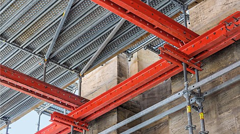 Einfache Verbindungstechnik dank des Montageprinzips „Stecken statt Schrauben“, das auch beim Superbaukasten gilt und womit in vielen Situation auf zeitraubende Kupplungsarbeiten verzichtet werden kann.