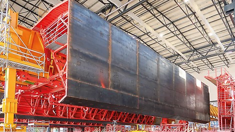 &lt;p&gt;Mit einer L&amp;auml;nge von 18 km wird der Fehmarnbelt-Tunnel der derzeit l&amp;auml;ngste Absenktunnel der Welt und gilt als eine der gr&amp;ouml;&amp;szlig;ten Infrastruktur-Baustellen Europas. PERI entwickelte ein Schalungskonzept f&amp;uuml;r die im Mittelpunkt stehende Herstellung der Standard-Tunnelelemente.&lt;/p&gt;<br/>