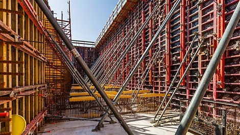 Waar standaardpanelen niet volstonden, bood de combinatie van MAXIMO en VARIO GT 24 de flexibiliteit om uiteenlopende wandconstructies efficiënt te realiseren.