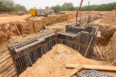 For a residential project, columns, lift walls, and retaining walls were built using the PERI DUO System. <br/><br/>The residential project featured two-story luxury homes with basements and additional facilities, enclosed by walls of 230mm in thickness and 3 meters in height.