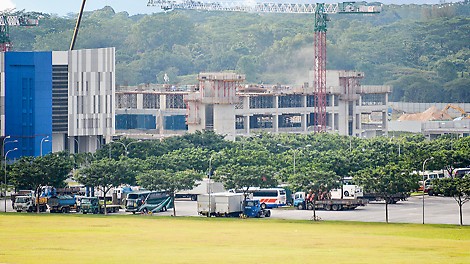 An overview of the jobsite with PERI systems that are visible from afar.