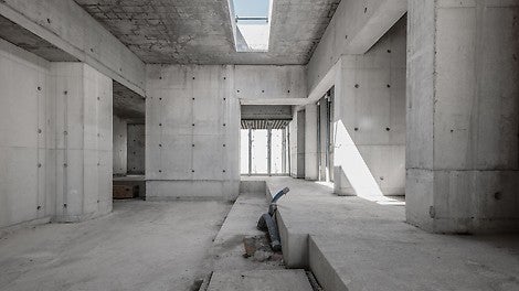 Quite literally, the structure pushes the boundaries of a ‘simple square’, as it comprises irregular angles in addition to varying floor heights throughout. <br/>(Photo: seanpollock.com)