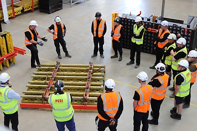 Gel Engineering at PERI UK Members of the Gel Engineering team receive training on RUNDFLEX Circular Wall Formwork at the PERI training facility and exhibition hall in Brentwood.