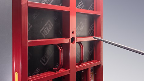 Standardmäßig integrierte RFID-Tags ermöglichen eine vollumfängliche Informationserfassung per Scan mit der passenden PERI App.
