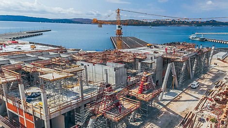 As part of the extensive construction measures, a two-story passenger and ferry terminal has been realized on a total area of 25,000 m².